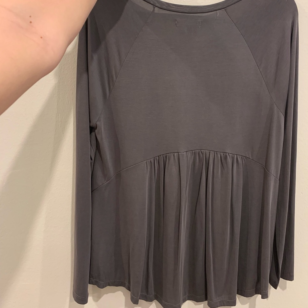 American Eagle size large grey top